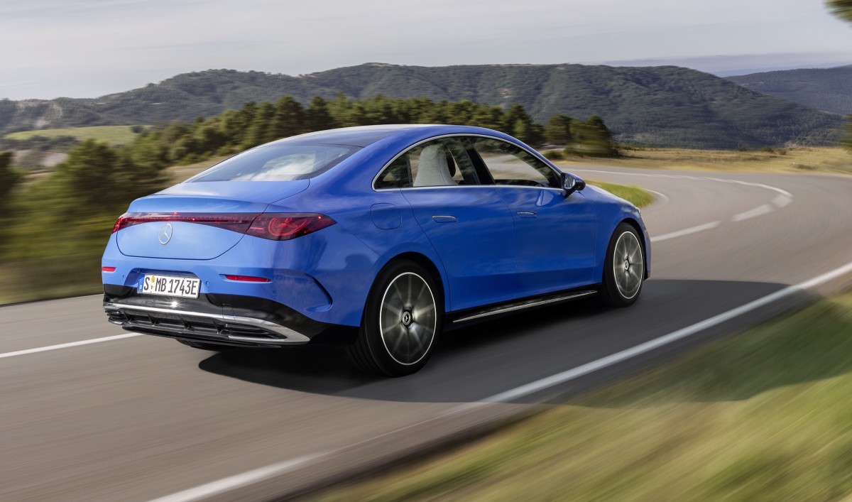 O Mercedes-Benz CLA de 2026 dá um soco-eletricamente