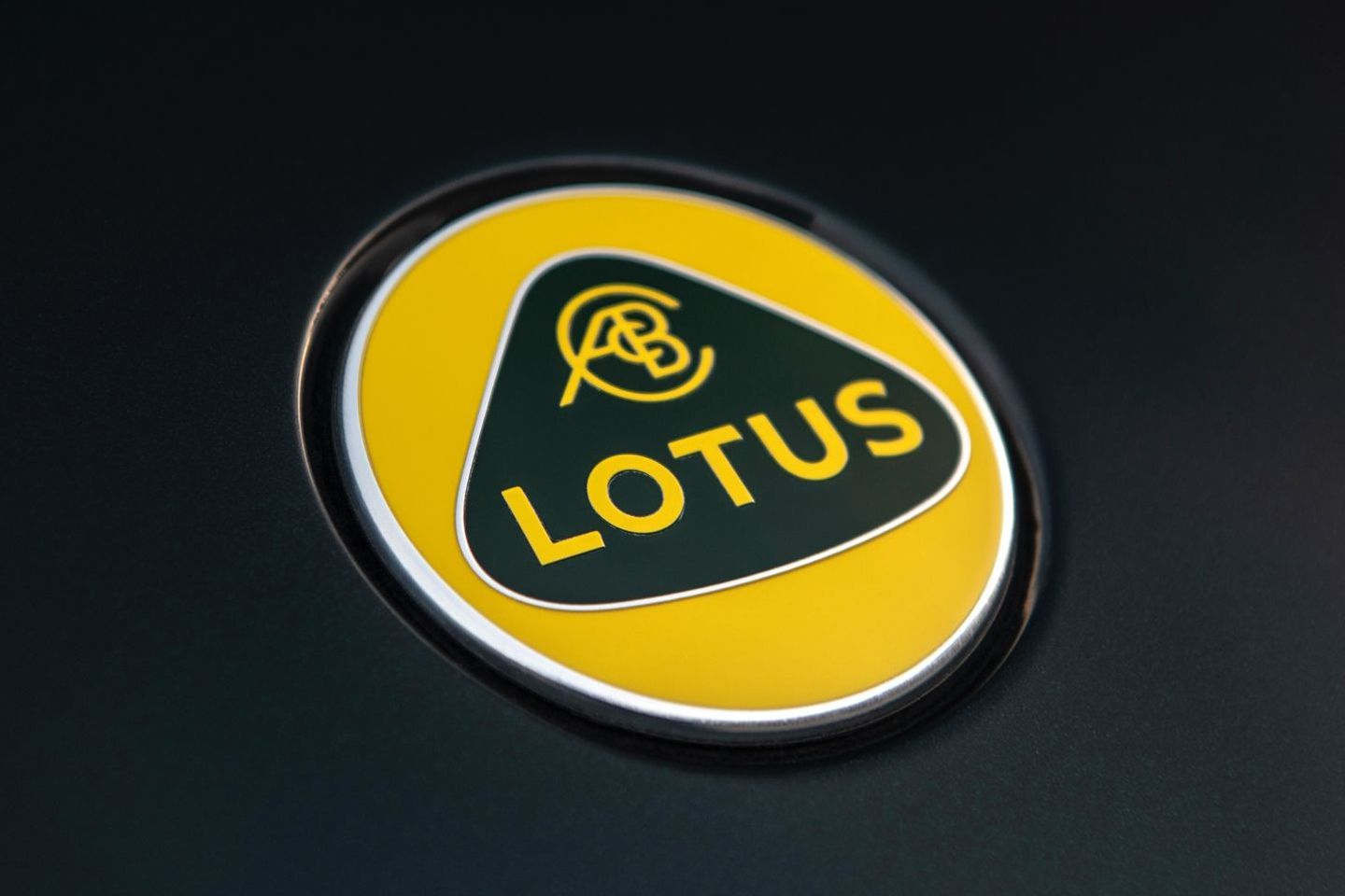 Lotus pergunta se somos homem o suficiente para salvar Lotus