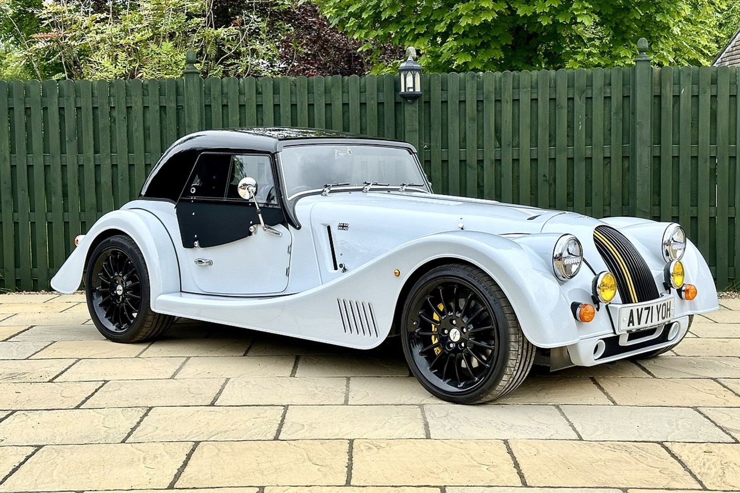 Morgan mais seis | Identificado