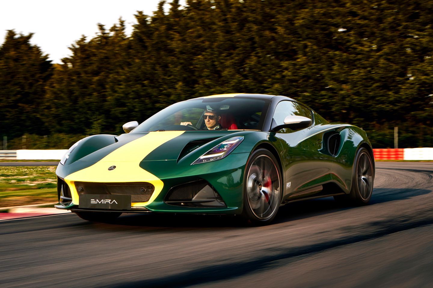 OOF: Lotus Emira Jim Clark Edition Lançado