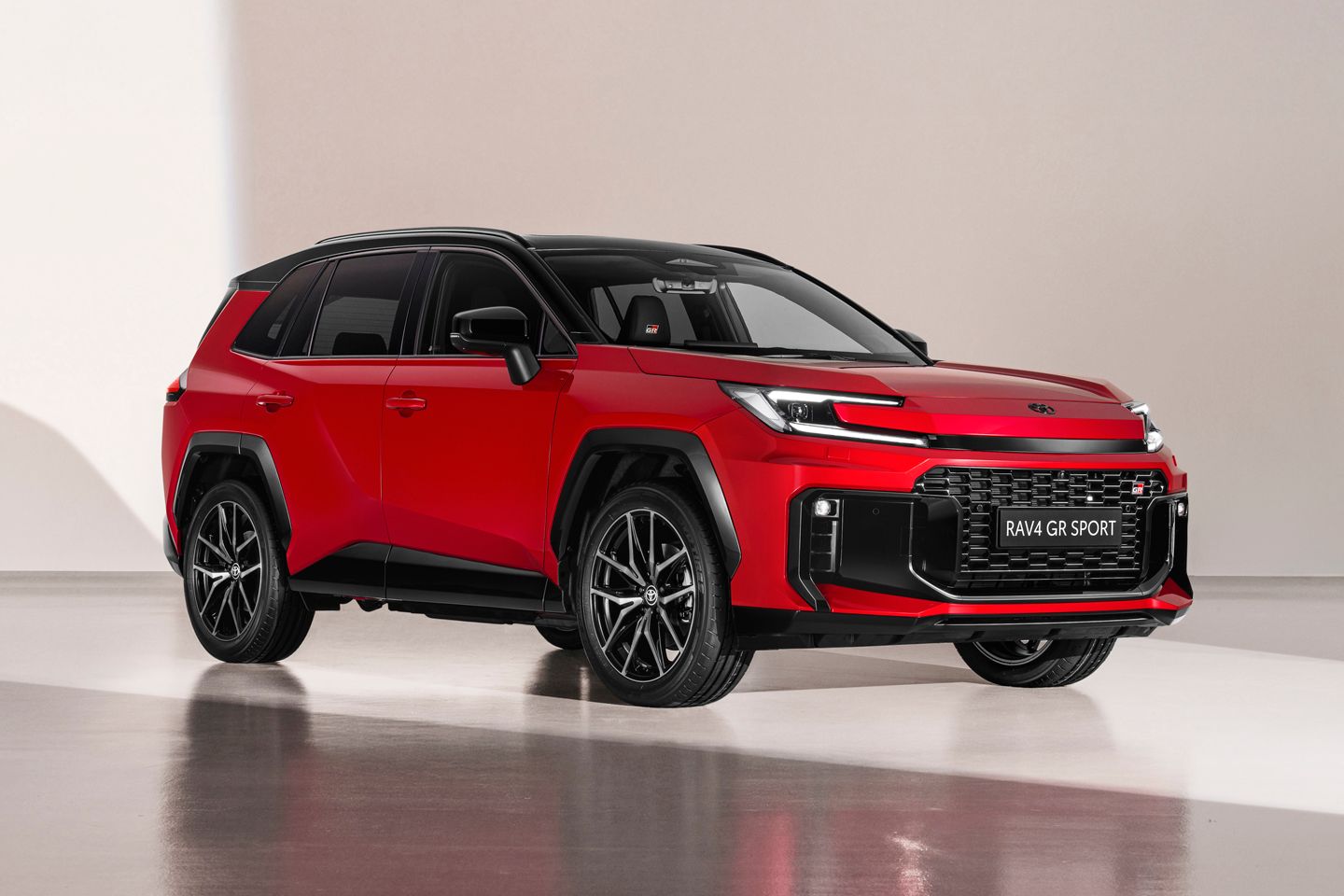 Novo Toyota RAV4 GR Sport possui até 304hp