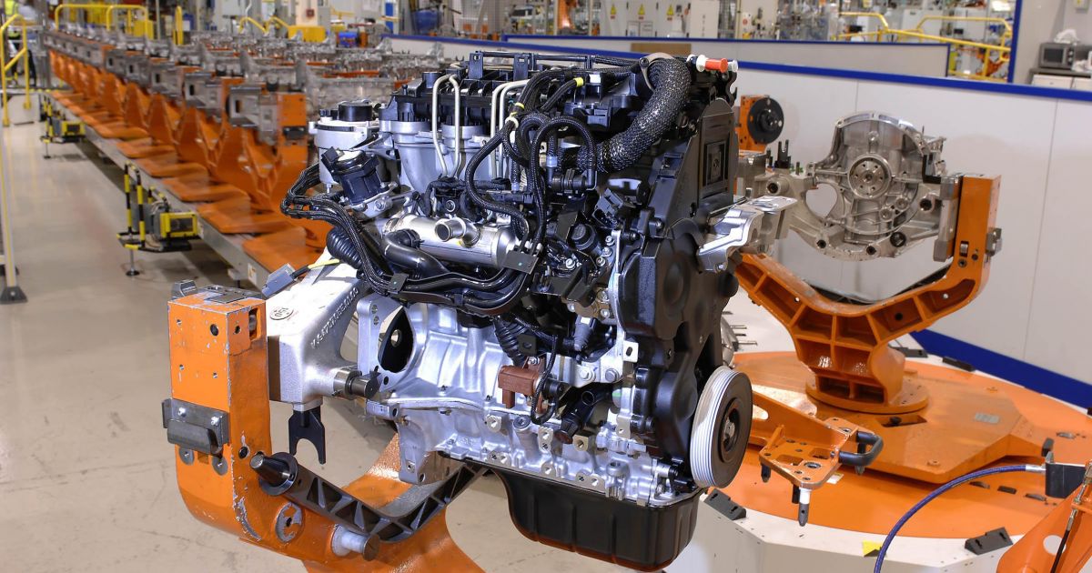 A Ford pode desenvolver motores futuros com empresas externas, diz o executivo