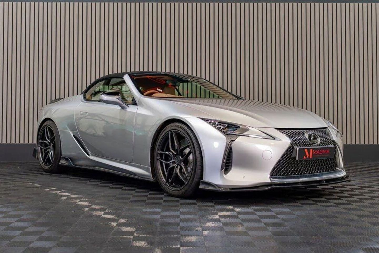 LEXUS LC500 conversível | Identificado