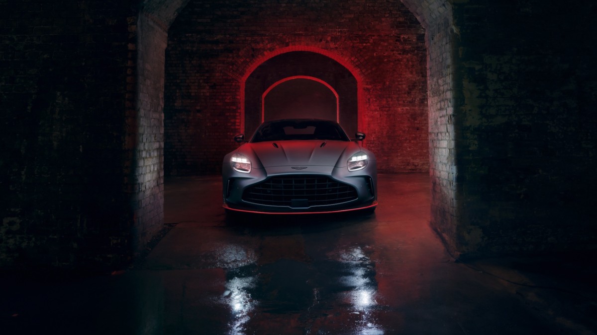 Aston Martin Vantage S estreia com 670 cavalos de potência