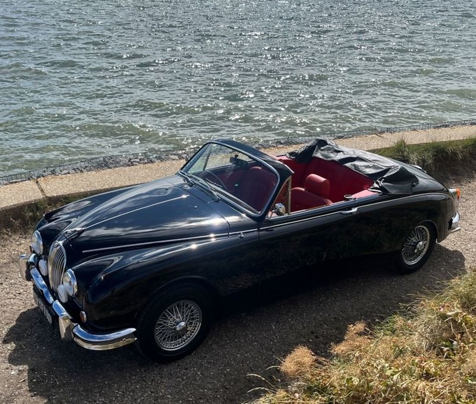 Jaguar Mkii Convertible de Noel Gallagher encontra um comprador