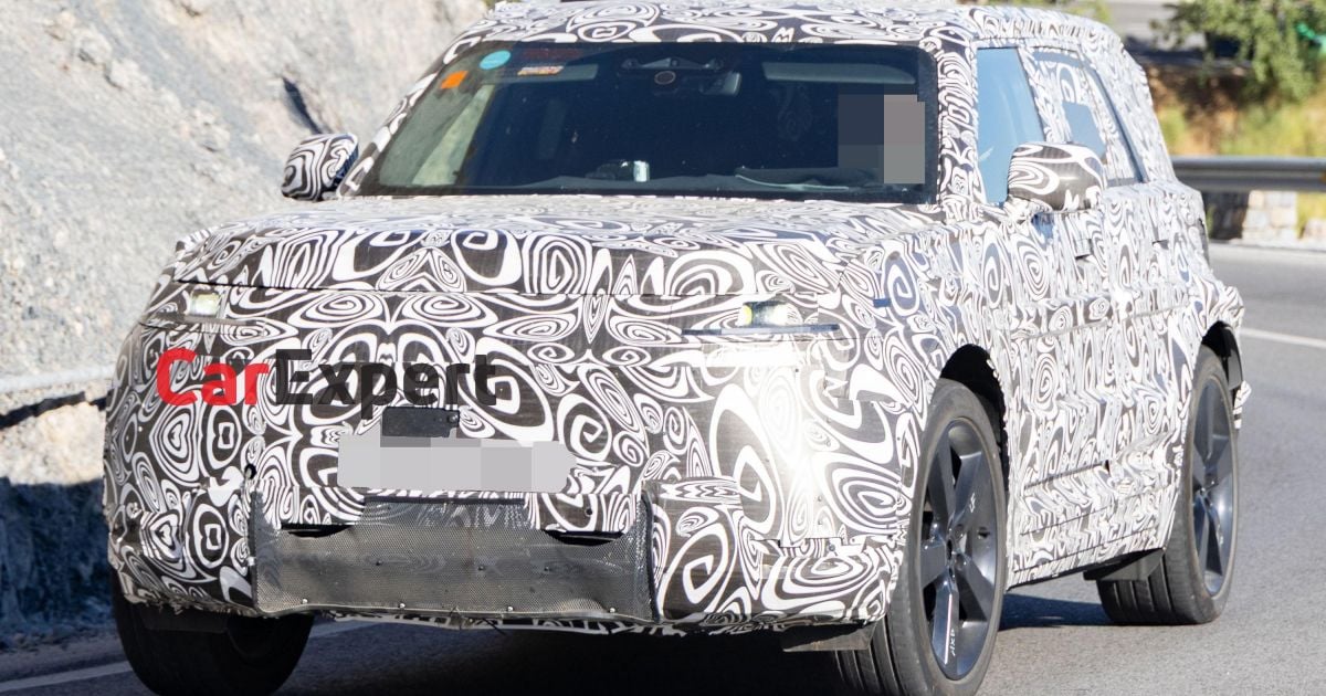 Baby Land Rover Defender espiou com trem de força elétrico