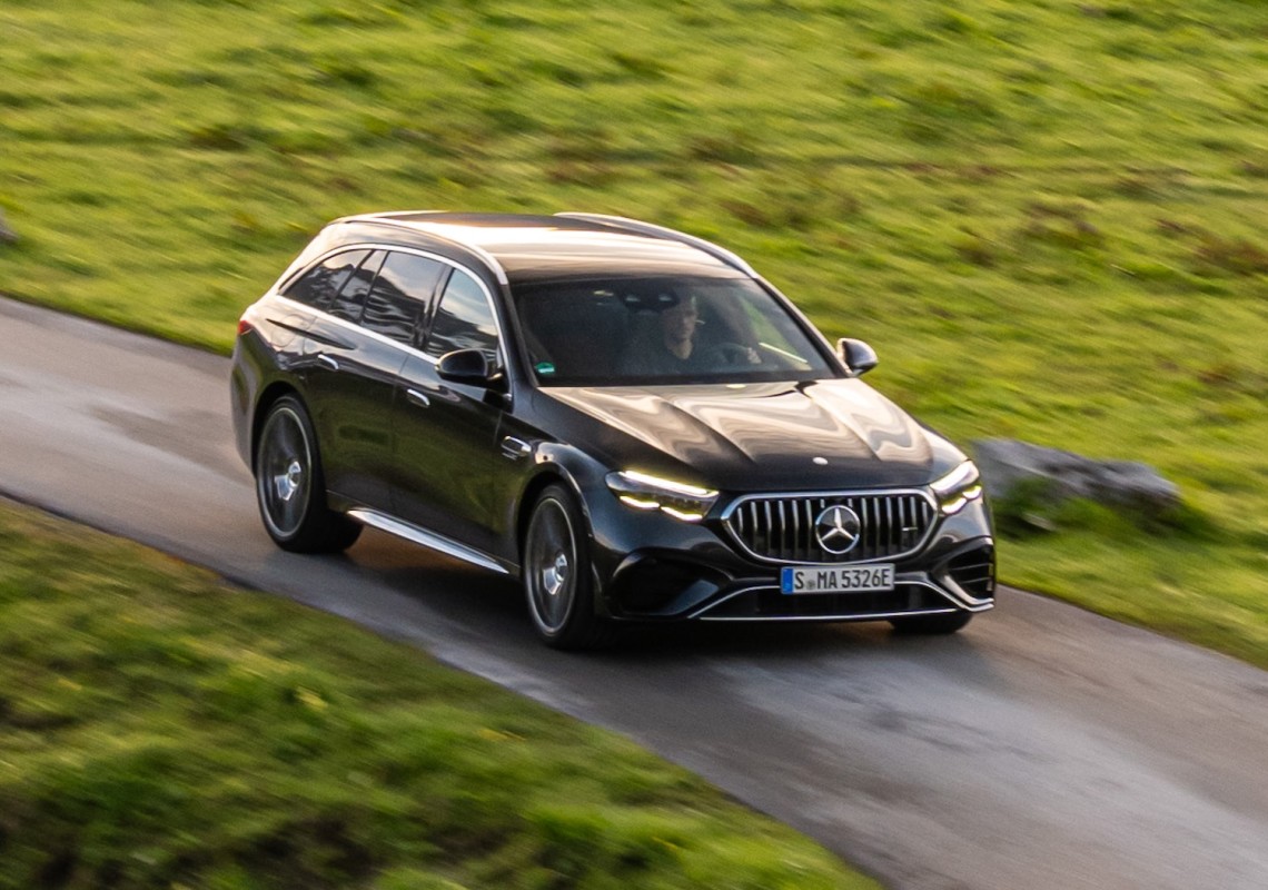 O novo AMG E53 Hybrid Wagon da Mercedes submetem seus rivais alemães por muitos