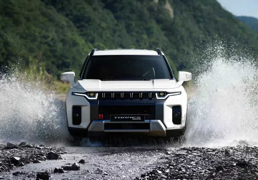 KGM Torres Hybrid com motor BYD enfrentará Toyota RAV4 na Austrália