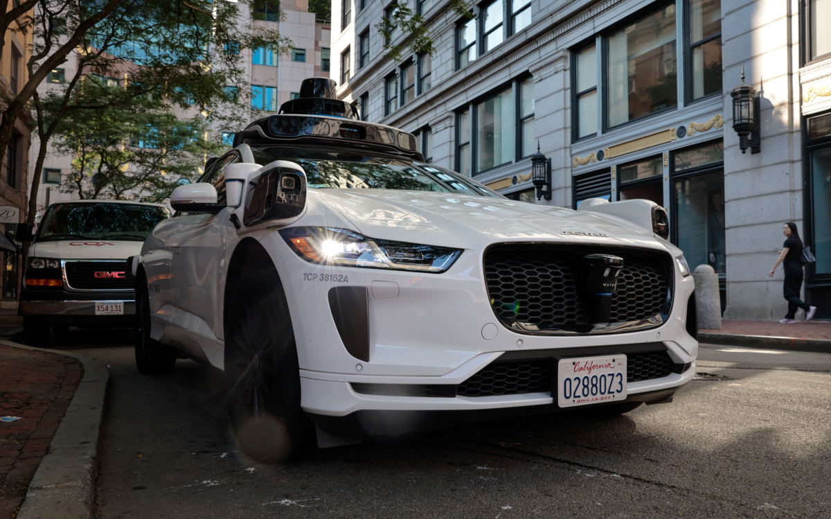 Quem recebe o ingresso quando um robotaxi quebra a lei?