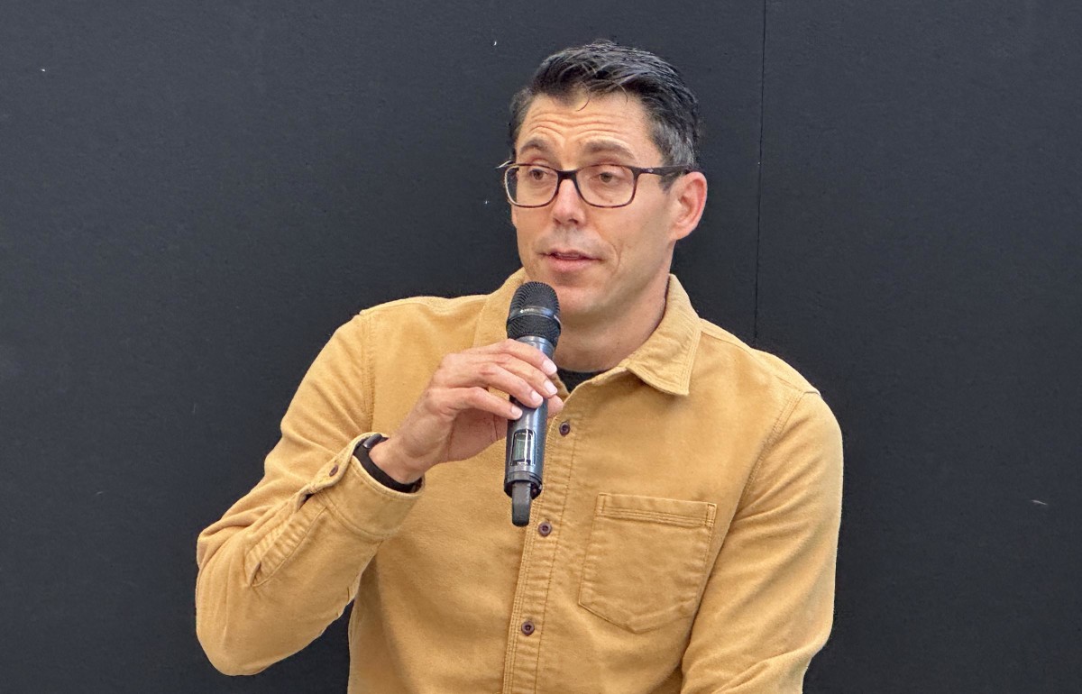 O CEO da Rivian explica por que a IA está fazendo com que eles ignorem a integração do CarPlay