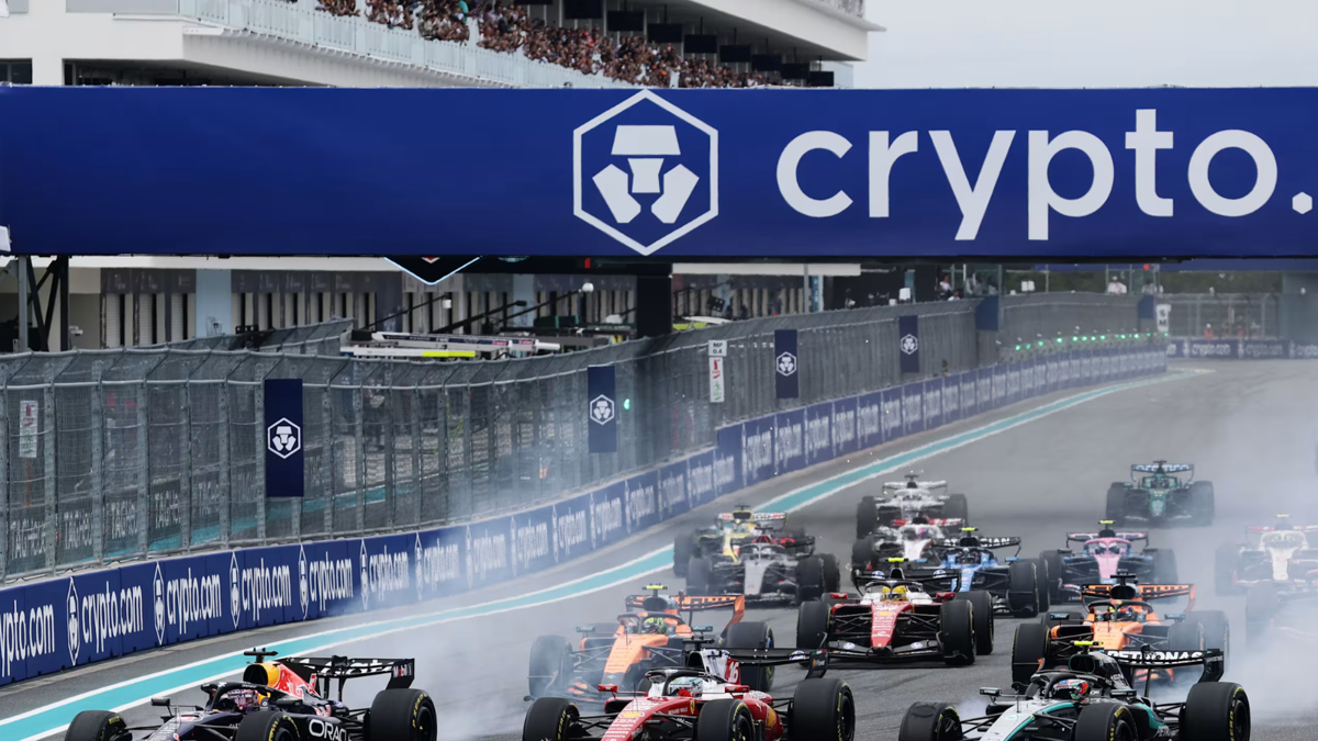 A Fórmula 1 pode trazer de volta os motores V8 até 2030, à medida que a potência híbrida for reduzida