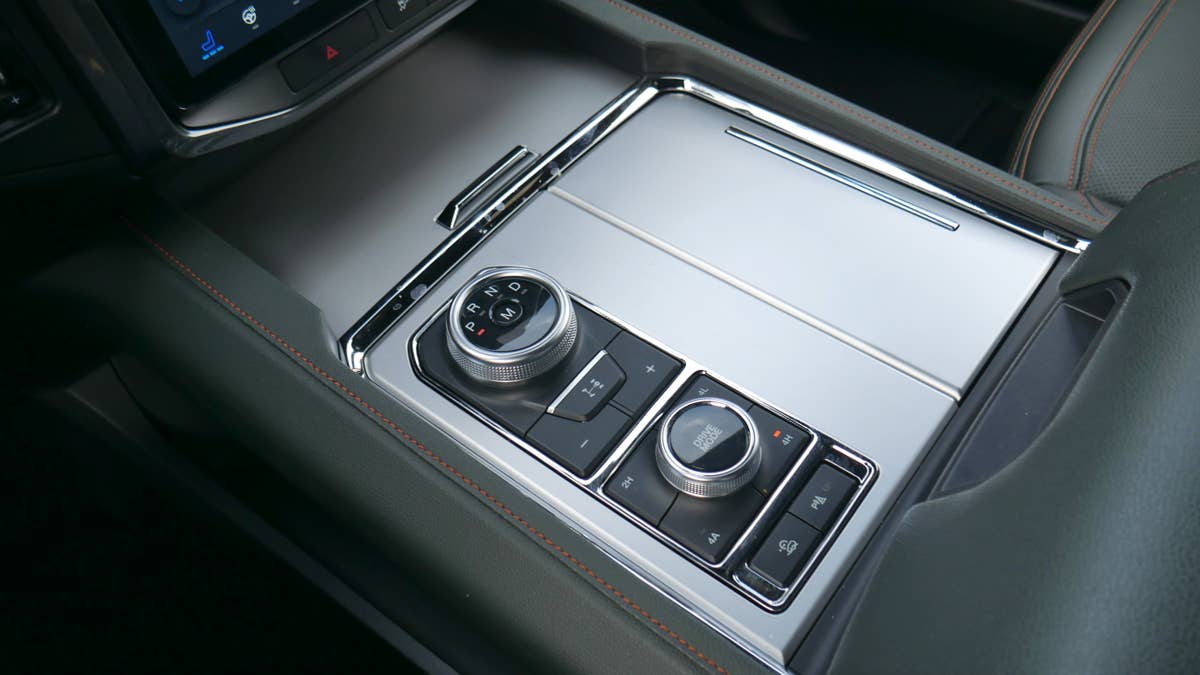 Ford faz recall de quase 550.000 SUVs de expedição porque o console central pode cortar você