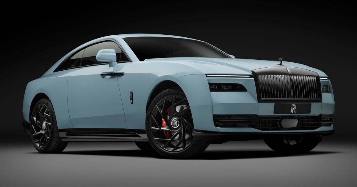 A atualização 2027 do Rolls-Royce Spectre traz mais potência e alcance aprimorado